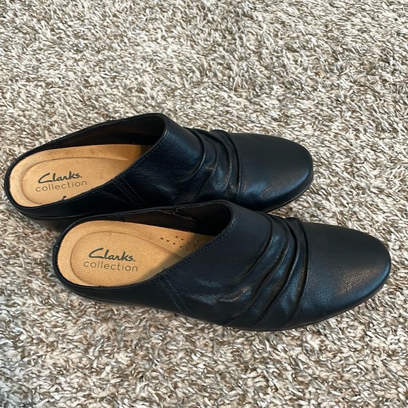 Clarks Women's Emily 2 charm, Black, size 9.5 - Picture 1 of 6